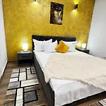 M Luxury Apartment *